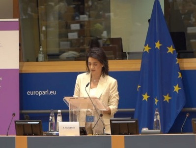 Ուզում եմ թագավոր լինել՝ պատերազմներին վերջ տալու համար. Աննա Հակոբյանը ներկայացրել է հայ տղայի պատմությունը