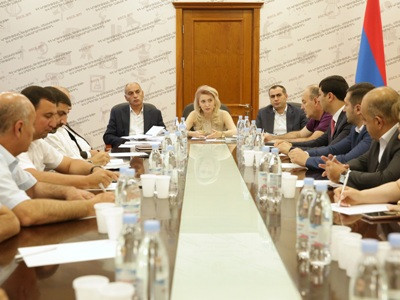 Մարզպետարանների և Երևանի քաղաքապետարանի ներկայացուցիչների հետ քննարկվել են դպրոցների կառավարման մոդելի կիրառման հարցեր