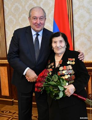 Экс-президент Армении поздравил со 100-летием ветерана Великой Отечественной войны Розалию Абгарян