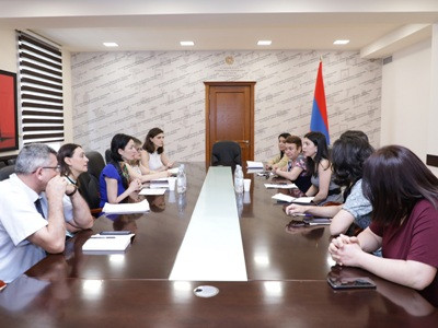 Նախարար Ժաննա Անդրեասյանը հանդիպել է Արմավիրի թիվ 4 ավագ դպրոցի մանկավարժների հետ