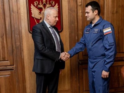 Космонавт-испытатель Арутюн Кивирян встретился с послом России