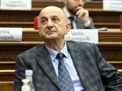 В Армении создана правительственная комиссия для похорон депутата от правящей партии Вигена Хачатряна
