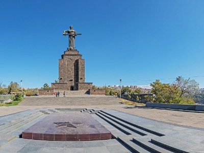 В Ереване в годовщину начала Великой Отечественной войны почтили память погибших