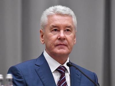Мэр Москвы заявил, что ситуация сложная и объявил понедельник нерабочим днем