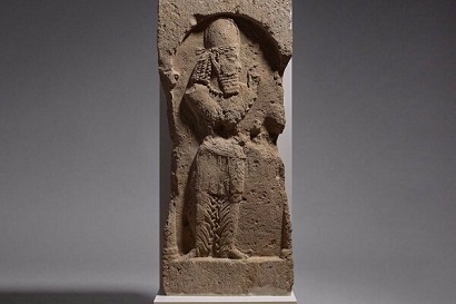 UK returns stolen 3rd-century artifact to Iran