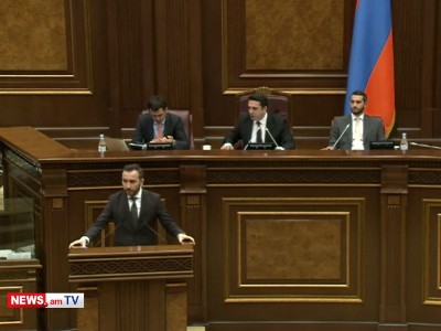 На внеочередном заседании НС между депутатами от правящей партии и оппозиции произошла словесная перепалка