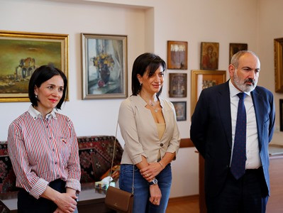 Փաշինյանը տիկնոջ հետ ծանոթացել է Վալմարի ստեղծագործություններին