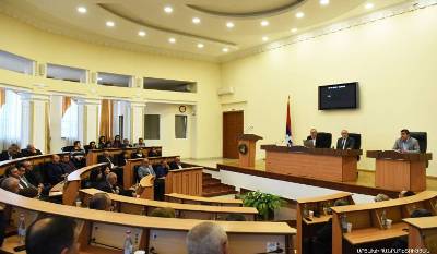 Newspaper: Karabakh president facing difficult choice