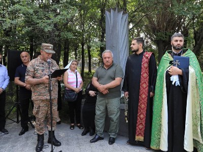 «Եռաբլուր» պանթեոնում տեղի է ունեցել հիշատակի և ոգեկոչման արարողություն. ներկա է եղել ԵԿՄ նախագահը