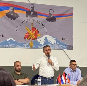 Ишхан Сагателян представил армянской общине Нидерландов ситуацию, сложившуюся в Арцахе и Армении