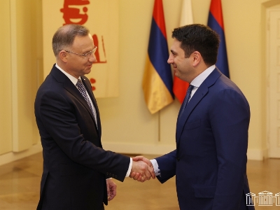 Visiting delegation led by Armenia parliament speaker is received by Poland President