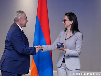 Представители Генпрокуратуры получили медали и  ценные подарки