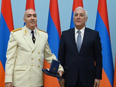 ՀՀ քննչական կոմիտեի նախագահի տեղակալ Արթուր Մելիքյանը պարգևատրվել է Մխիթար Գոշի մեդալով