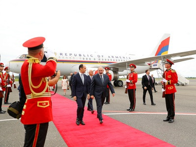 Armenia's Pashinyan arrives in Georgia on working visit (PHOTOS)