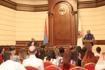 Серж Саргсян провел лекцию для выпускников политической школы «Андраник Маргарян»