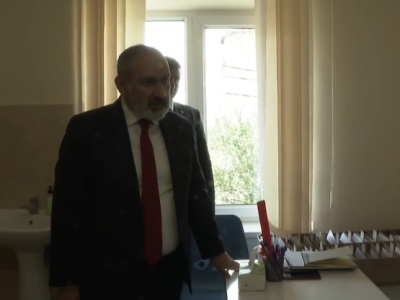 Пашинян посетил отремонтированную за $290 тыс. поликлинику в Бюрегаване