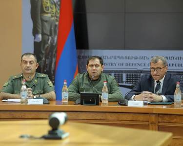 Armenia defense minister chairs working consultation (PHOTOS)