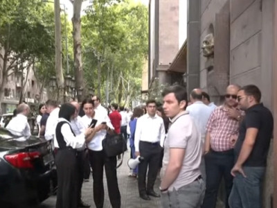 Armenia lawyers stage protest outside interior ministry