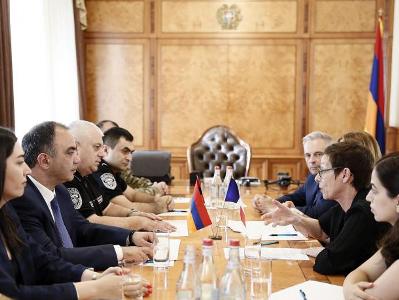Տեխնիկական աջակցություն ոստիկանությանը․ ՆԳ նախարարն ընդունել է ՀՀ-ում Ֆրանսիայի դեսպանին