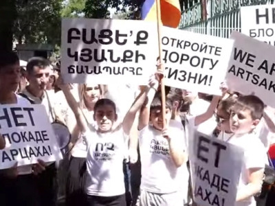 В Ереване у посольства Франции проходит митинг в поддержку Арцаха