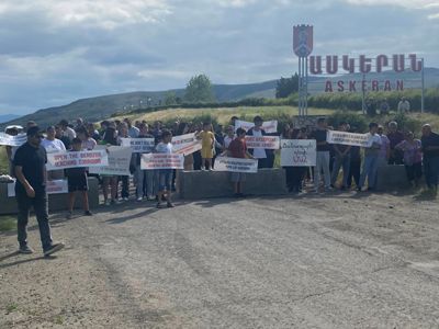 Жители Арцаха бетонными заграждениями перекрыли дорогу Аскеран-Агдам