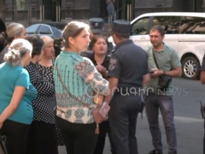 Перед зданием Правительства Армении проходит акция протеста родителей без вести пропавших