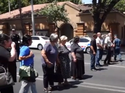 Parents of missing soldiers close off major avenue in Yerevan