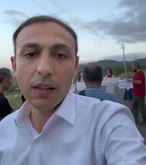 Journalists address their protest to Shushi media forum participants