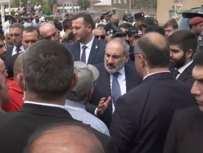 Пашинян пообещал жителям села Неркин Геташен решить проблему с водой, если они начнут «поливать поля иным путем»