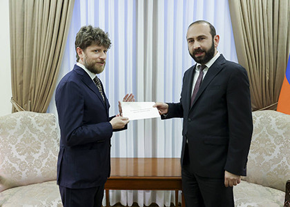 French ambassador presents credential copies to Armenia FM