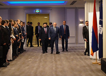 Ընթանում է «Քաղաքացիական պայմանագիր» կուսակցության երիտասարդական կառույցի հիմնադիր ժողովը. ներկա է Փաշինյանը