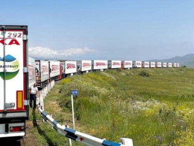 Захарова: Отправка гумконвоя в Нагорный Карабах не была согласована с Баку, миротворцы ищут пути развязки ситуации