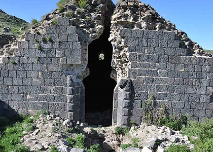 Armenian church in Turkey’s Kars on verge of collapse because of treasure hunters