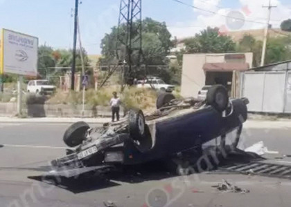 Վայոց ձորում երեք մեքենա բախվել է իրար․ ВАЗ 2104-ը գլխիվայր շրջվել է
