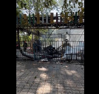 В детском парке Еревана вспыхнул пожар: сгорел один из аттракционов