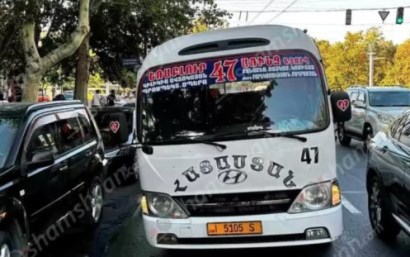 В Ереване у рейсового автобуса на ходу отвалилось колесо