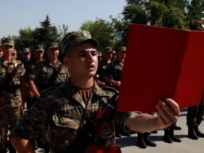 «Միակ տղաս է, ուրախ եմ, որ Հայոց բանակում է ծառայելու»․ նորակոչիկների երդման արարողություն «Եռաբլուր» պանթեոնում
