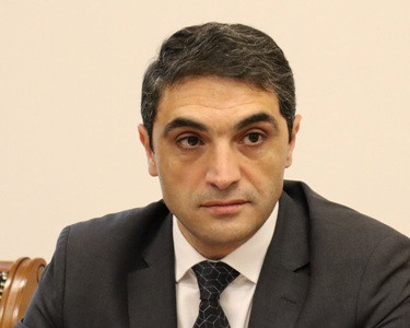 Акоп Симидян отправится в командировку в Канаду, а Анаит Аванесян - в Португалию