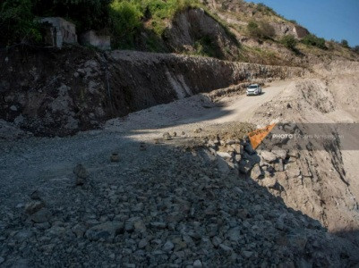 Sputnik Armenia: Part of road under construction in Syunik Province remains under mudslide