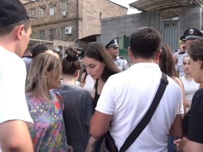 Перед посольством РФ в Ереване прошла акция протеста