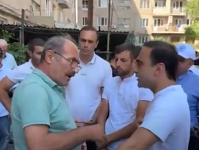 Житель Ачапняка - Авиняну: Наплевать на твой асфальт и детский сад, лучше бы карабахцам помогли
