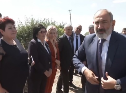 «Տեսնո՞ւմ եք՝ երեխաների համար ինչ դպրոց ենք կառուցում». Փաշինյանը հետևել է Արեգնադեմի դպրոցի կառուցմանը