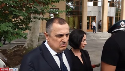 Родственники погибших солдат встретили министра образования, науки, культуры и спорта, скандируя «Позор!»