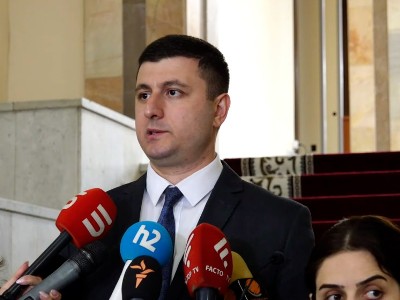 Депутат от оппозиции: Ситуация в Карабахе крайне тяжелая, но хоть есть принимающее решение лицо