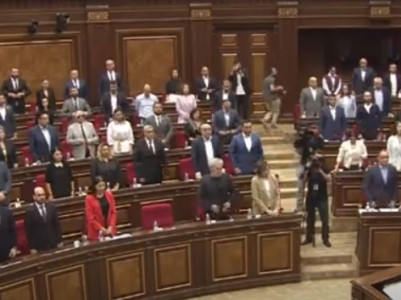 Парламент Армении почтил память жертв азербайджанской агрессии 13-14 сентября минутой молчания