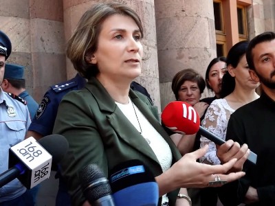 Учителя завершили акцию протеста у здания Правительства Армении