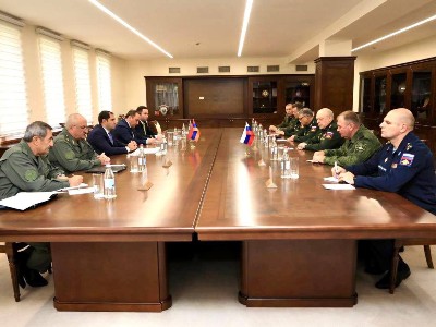 Министр обороны Армении принял нового командующего РМК в Нагорно-Карабахской Республике