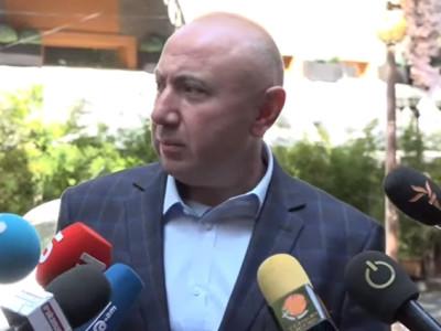 «Լիզել» բառը Փաշինյանի մոտ շատ է կրկնվում․ հավանաբար լիզելու հետ խնդիր ունի․ Անդրանիկ Թևանյան