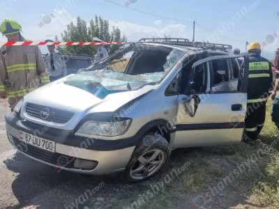 1 погибший и 3 раненых: в Араратской области в ДТП попали члены семьи, направлявшиеся на могилу погибшего солдата