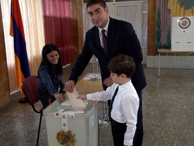 Кандидат в мэры Арман Гукасян проголосовал за равномерное развитие Еревана